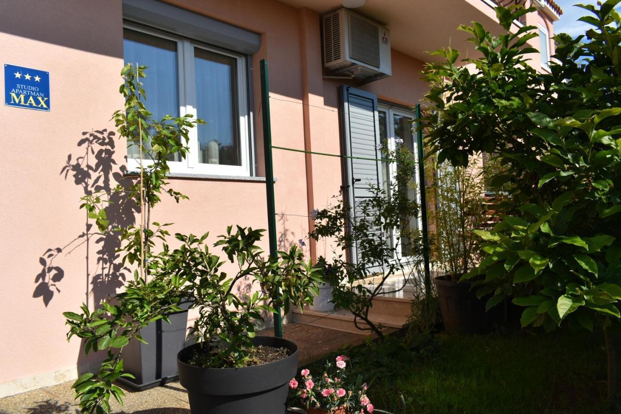 Studio Max With Parking Rovinj Exterior foto