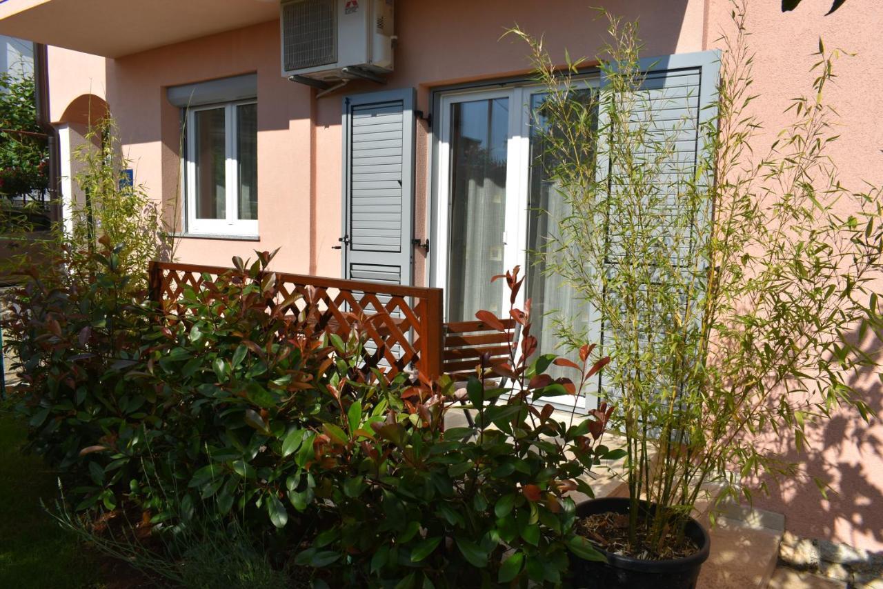 Studio Max With Parking Rovinj Exterior foto